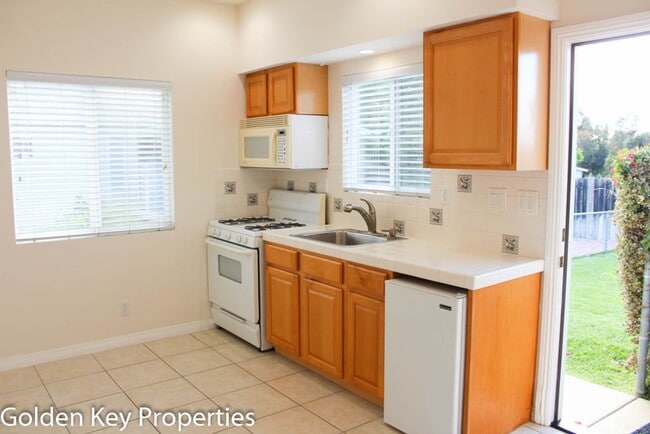 Photo - Charming detached granny flat in South Oce...