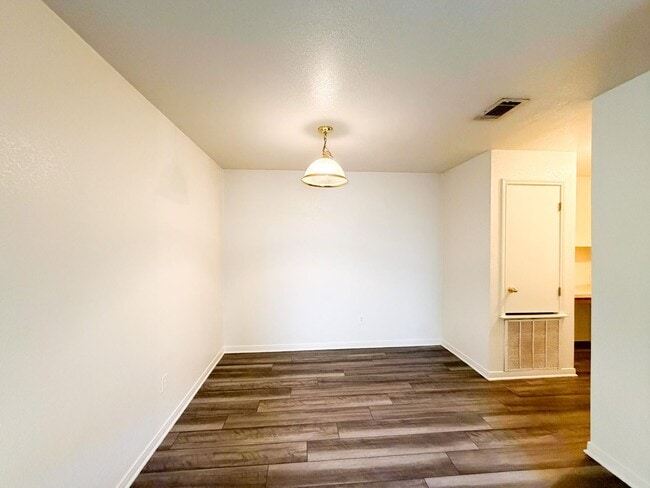 Photo - 310 Cedar Ridge Dr Unit B