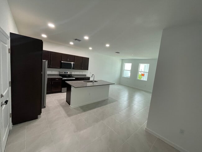 Building Photo - 16374 POWERSCOURT Dr