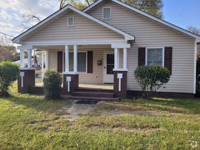 Building Photo - 3 bedroom 2 bathroom Rental