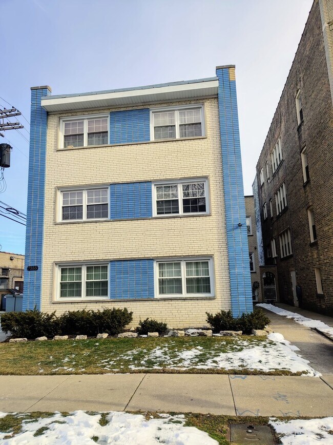 Building Photo - 7555 N Oakley Ave Unit 1A