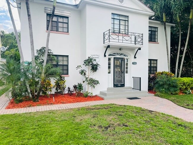 120 N Palmway Lake Worth, FL 33460