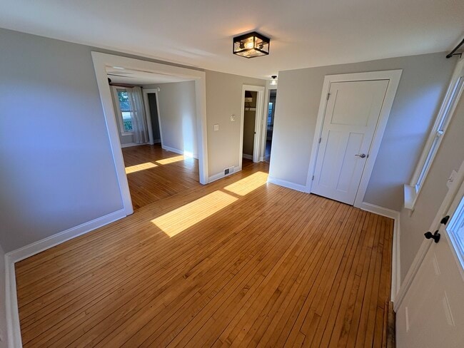 Photo - 634 E 5th Ave