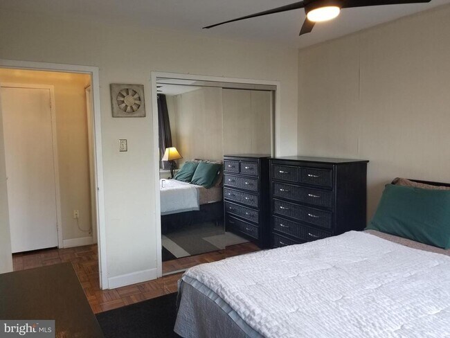 Photo - 1121 Arlington Blvd Unit 328