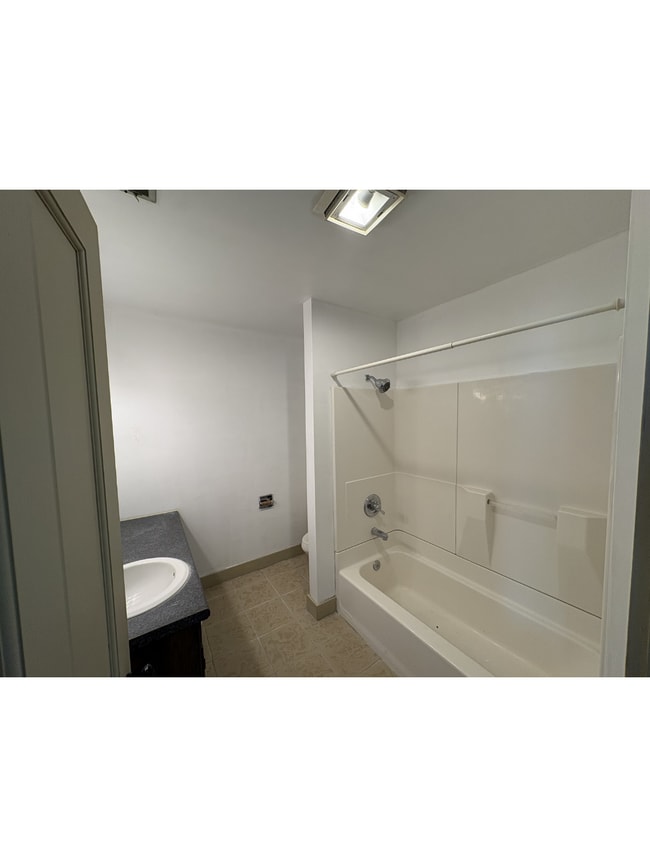 Photo - 6th Street Apartments Unit B