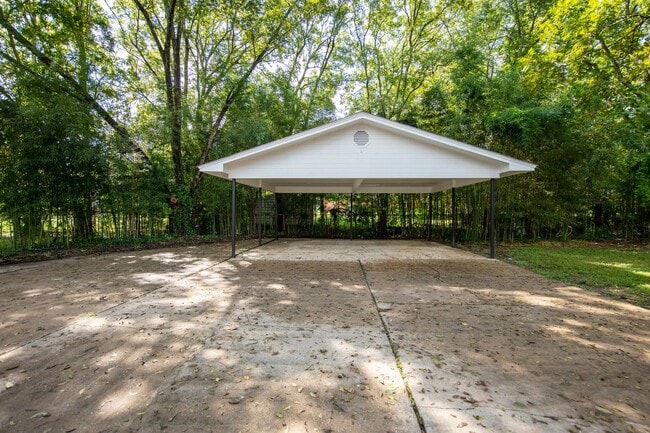 Photo - ** 4 bed 2 bath located by Montgomery Academy ** Call 334-366-9198 for a self showing