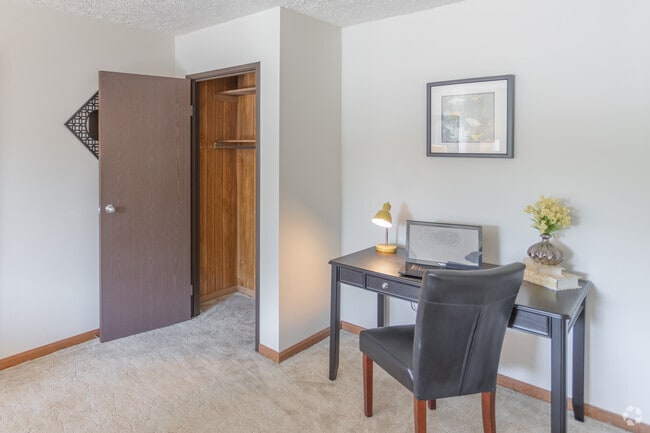 1BR, 1BA - 1,000 SF