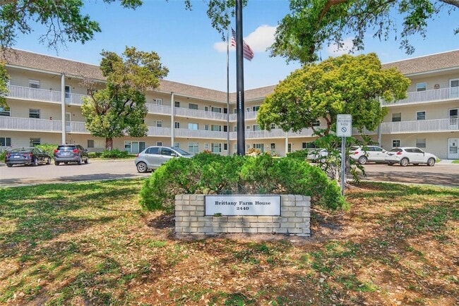 Building Photo - 2440 World Pkwy Blvd Unit 6