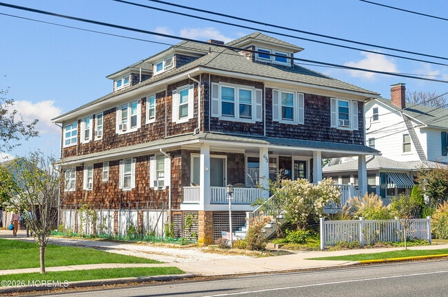 Building Photo - 632 Main Ave Unit 5