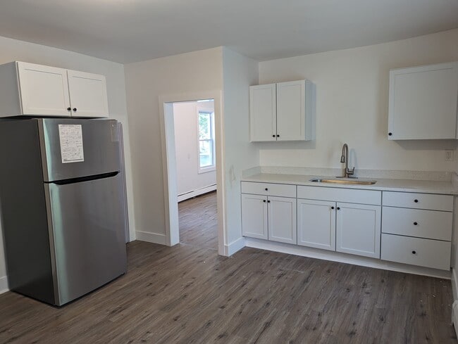 Building Photo - 64 Liberty St Unit 1 Rental