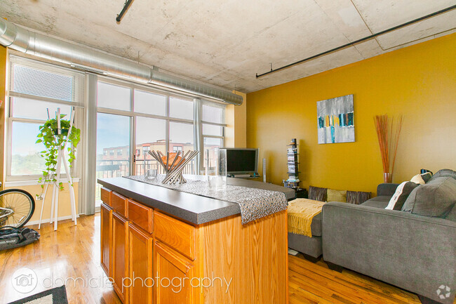 Building Photo - Stunning 1- bedroom with private balcony &... Unit 502 Rental