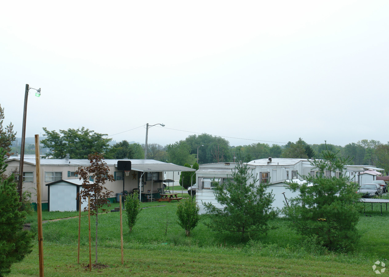 Camelot Estates - Camelot Estates Apartments