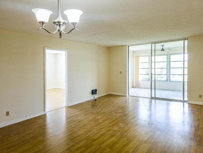 Photo - 24 Abbey Ln Unit 301