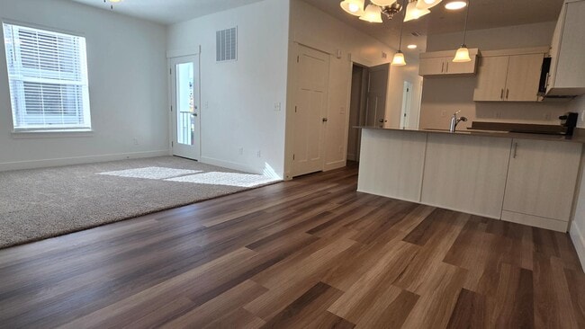 Building Photo - 6512 Skyline Lp Ln