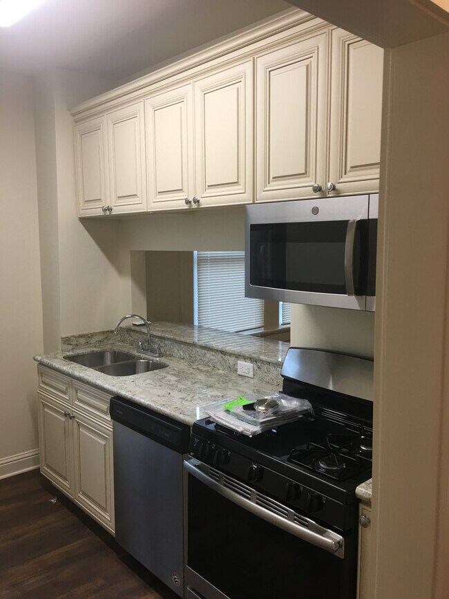 Kitchen - 7331 Spruce St Unit 7331
