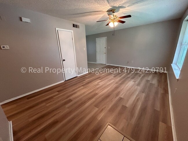 Photo - 95 Neal St