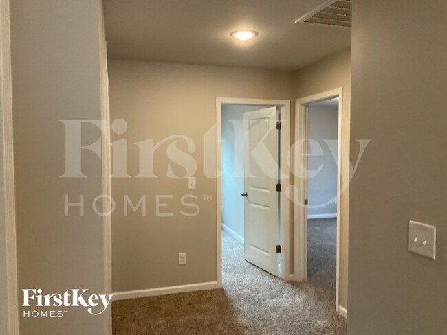 Photo - 3302 Newell Vlg Dr