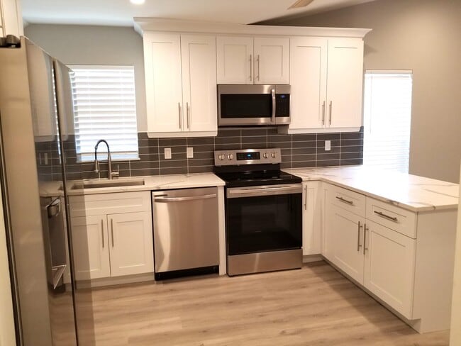 Building Photo - 8863 SE Hobe Ridge Ave Rental