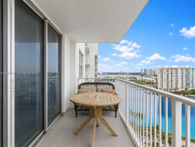 Photo - 2801 NE 183rd St Unidad 1805W