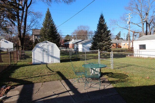 Photo - 14383 Mercedes