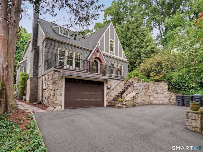 Photo - 46 Valleywood Rd