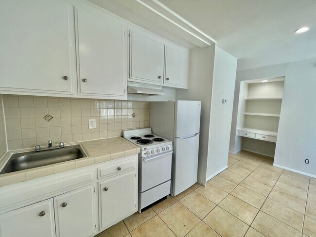 Photo - 531 S Mariposa Ave Unit 106