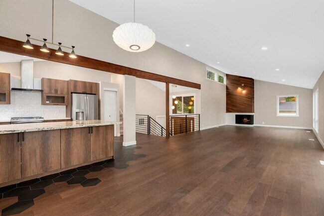 Photo - Breathtaking 4 Bedroom House With Views!