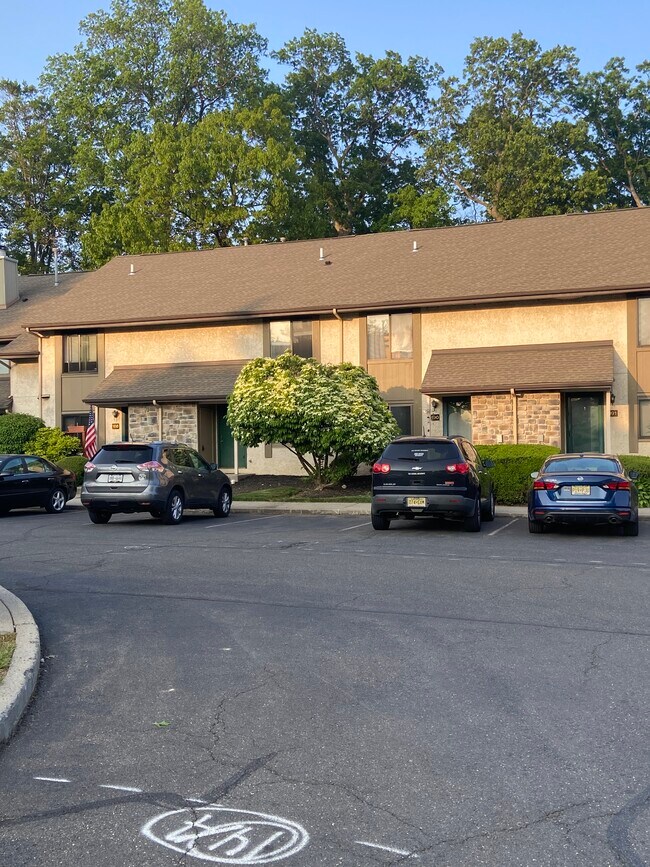 Photo - 189 Hampshire Dr