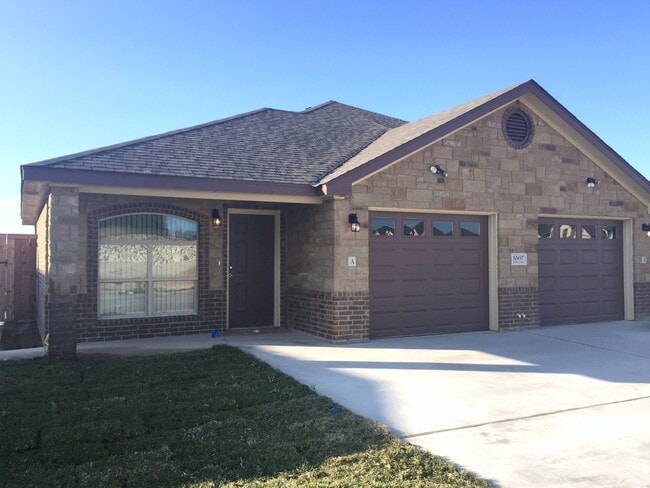 Building Photo - 3 bedroom 2 bath Duplex off Bunny Trail Killeen