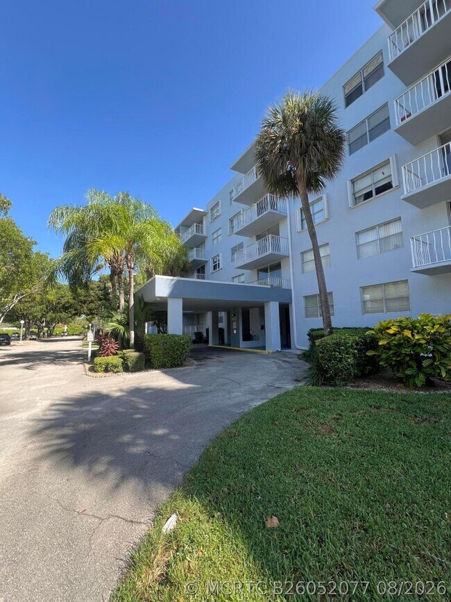 480 Executive Center Dr Unidad 2d