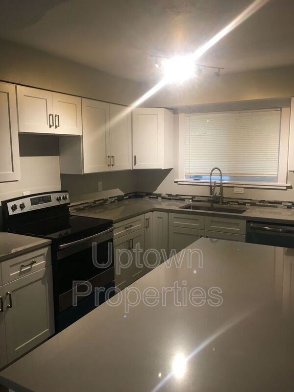 Photo - 8020 SW Thorn St