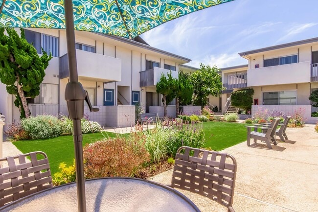 Building Photo - Ocean West Apartments