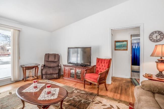 Photo - 7621 Amboy St