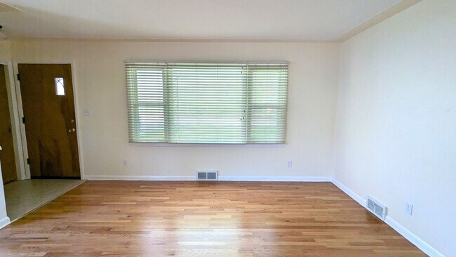Photo - 755 Oakmere Pl