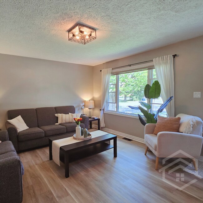 Photo - Charming 2+1 Bedroom in Norwich !!