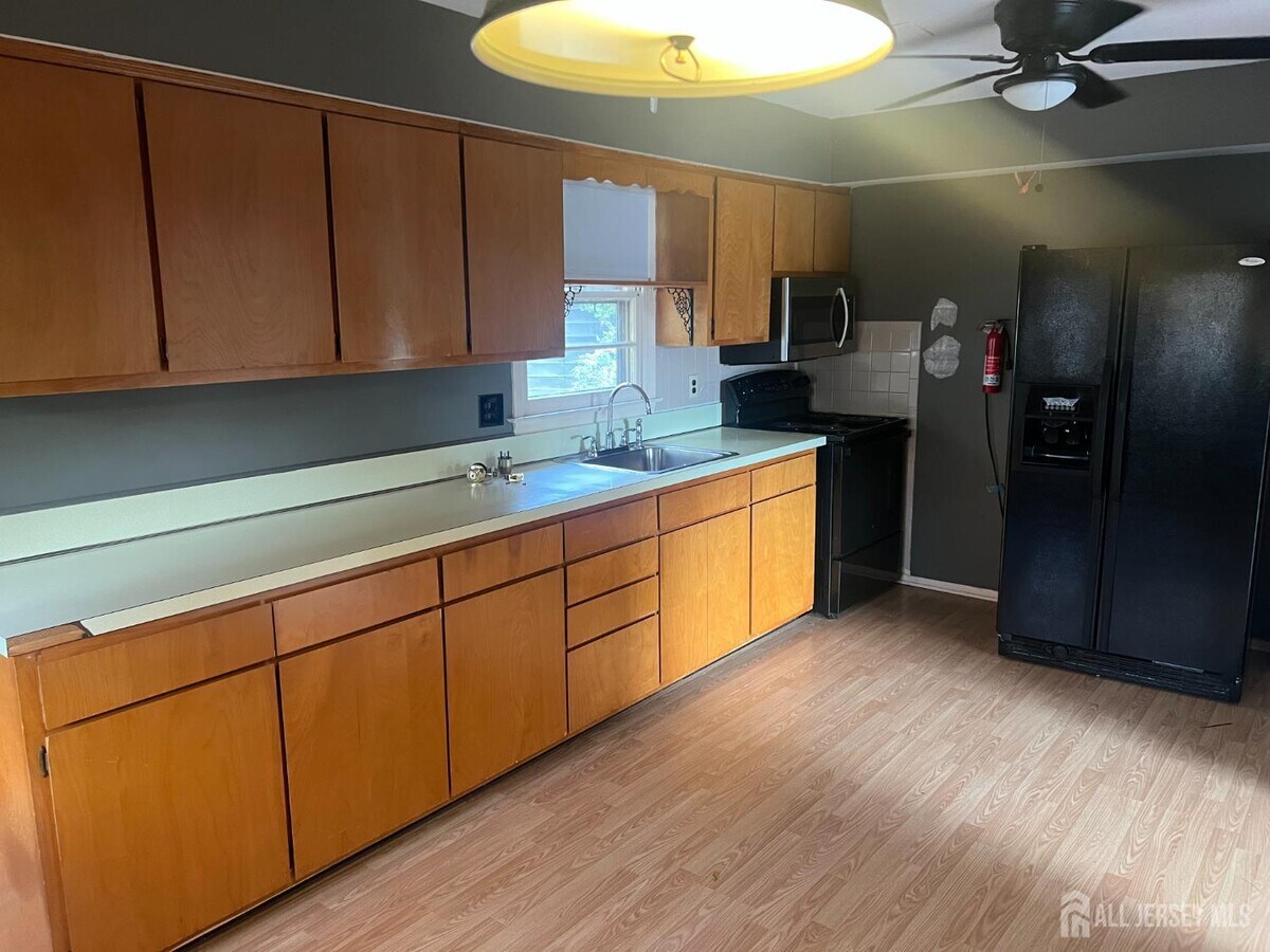 Photo - 345 Lincoln Blvd