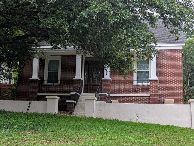 Building Photo - 1620 Catawba St