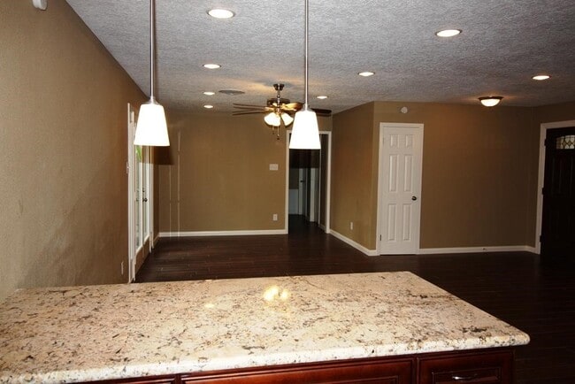 Building Photo - 1766 Maux Dr