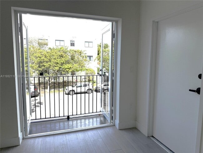 Photo - 1786 SW 9th St Unidad 4