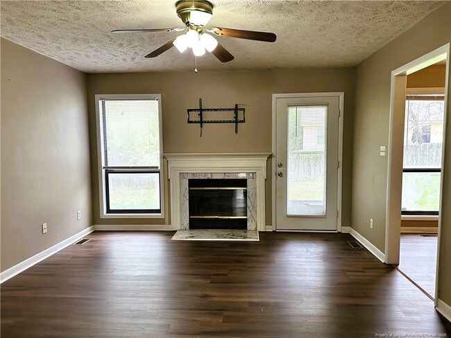 Photo - 1542 Londonderry Pl