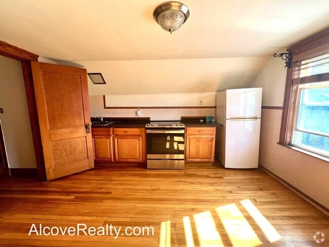 Building Photo - 40 Alfred Rd Unit 3 Rental
