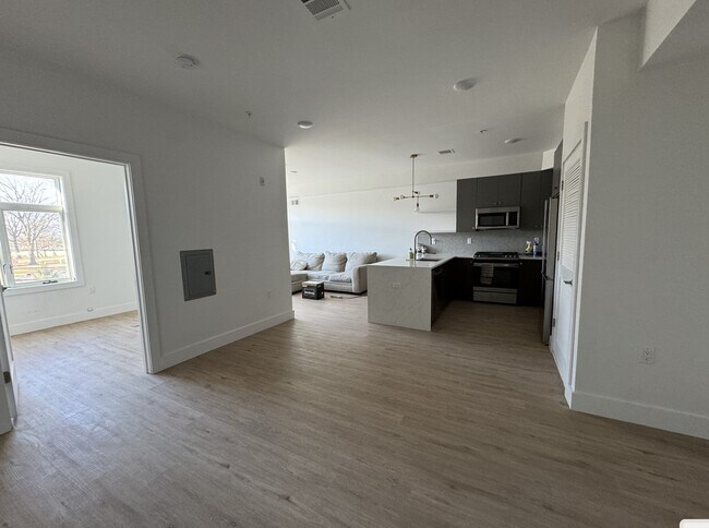 Photo - 276 Duncan Ave Unit 8