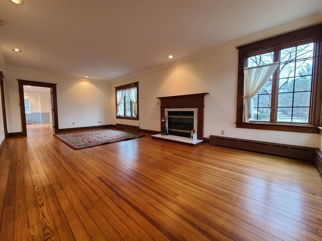 Photo - 566 N Shore Dr