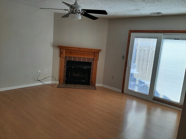 Photo - 582 Moull St Unidad Condo