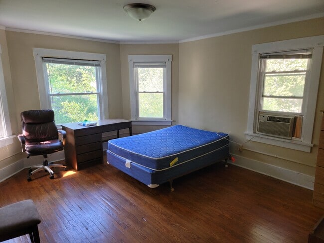 Photo - 809 S Busey Ave