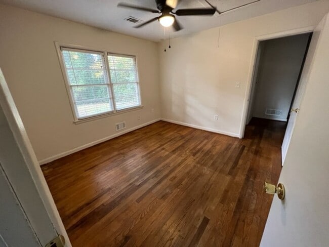 Photo - 3 bed 2 bath! UPSTAIRS!!