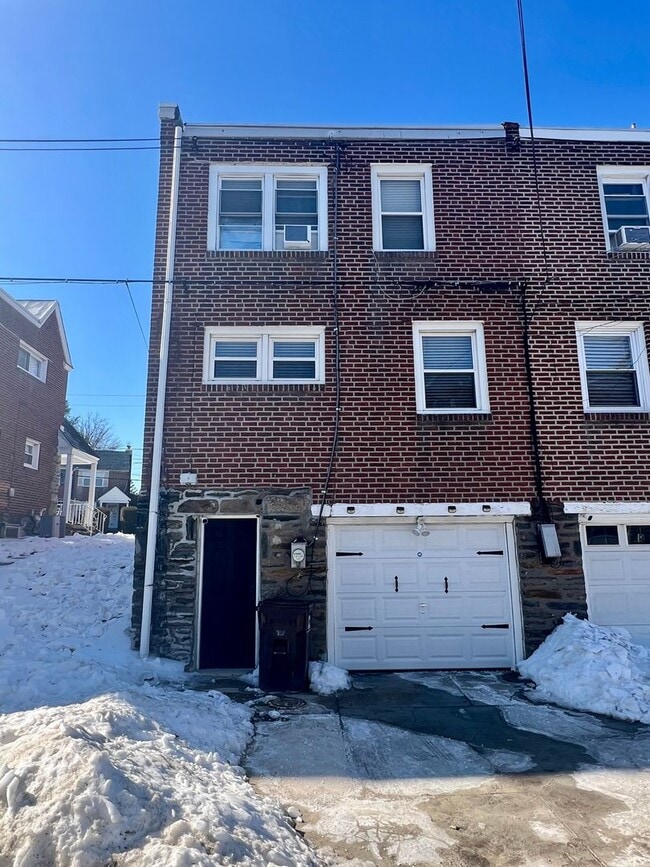 Photo - Stunning 3-Bed Twin Home in Lansdowne! Available May 1st!