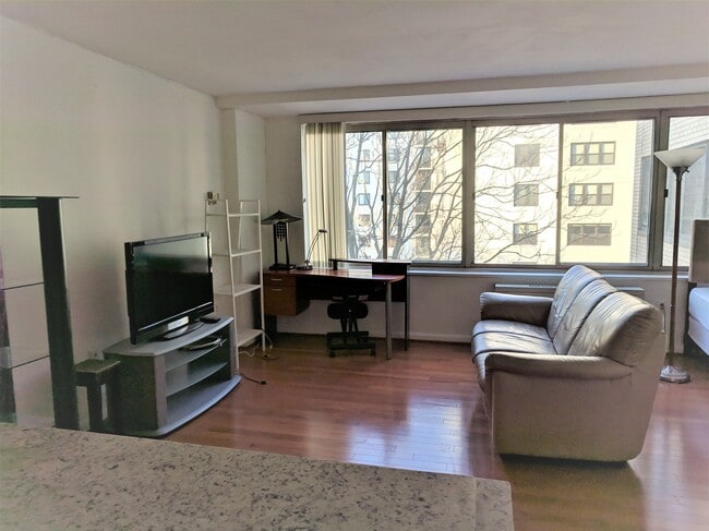 Living TV/Desk - 922 24th St NW Unit 501