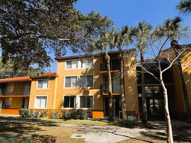 Building Photo - 10725 Cleary Blvd Unit 110
