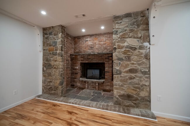 Building Photo - 10 Wampanoag Trl Unit  Rental